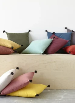 Clearance Bouchara COUSSIN EN COTON UNI AVEC PETITS POMPONS MOUTARDE