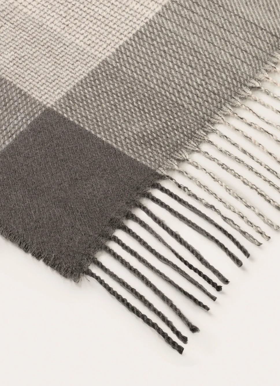 Clearance Bouchara PLAID À CARREAUX FINITIONS FRANGÉES TRAIL GREGE