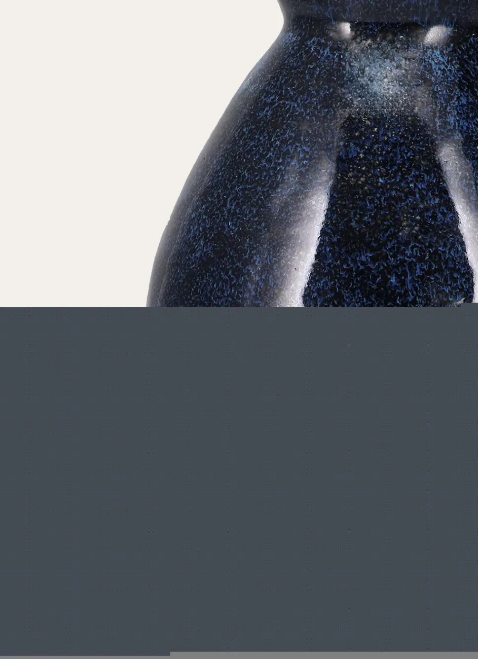 Hot Bouchara VASE EMAILLÉ FORME BOMBE BLEU