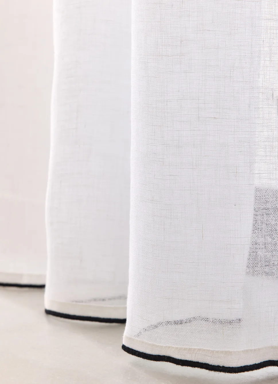 Bouchara VOILAGE EN LIN ET BOURDON CONTRASTÉ BLANC/NOIR